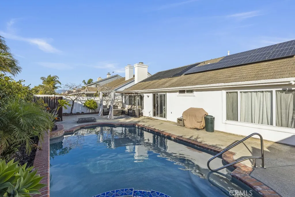 565 Rosalinda Drive, Oxnard, California 93030 home-pic-37