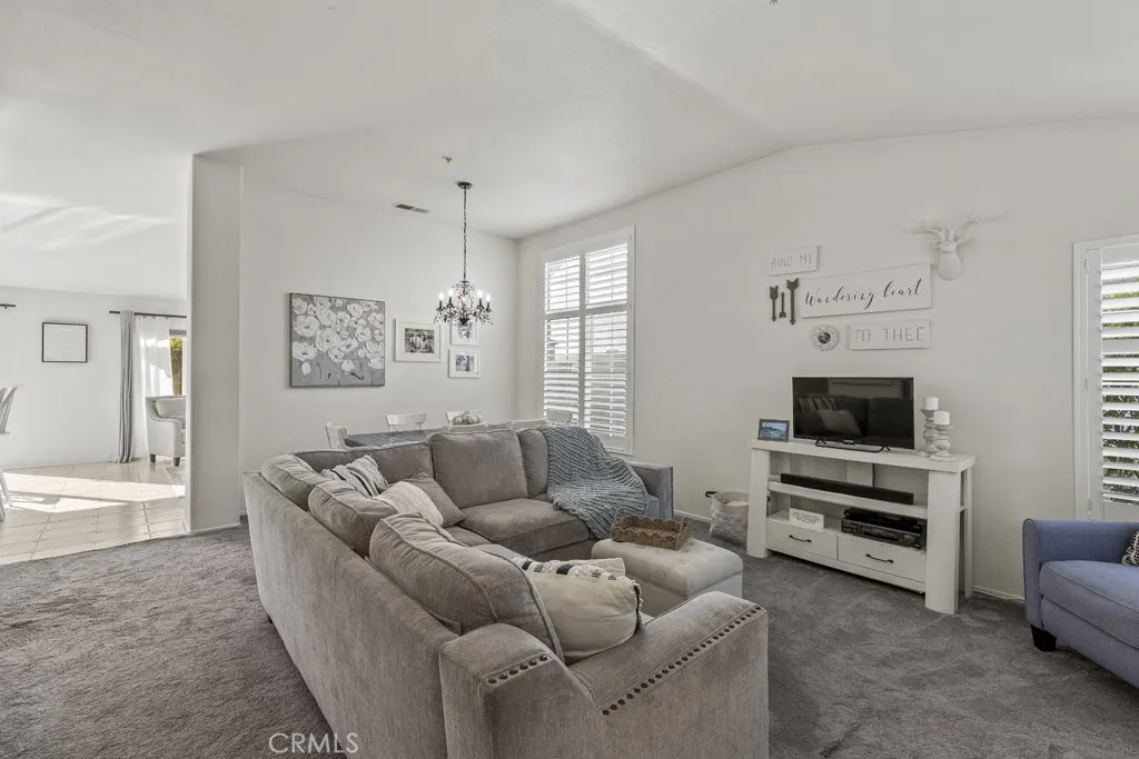 565 Rosalinda Drive, Oxnard, California 93030 home-pic-15