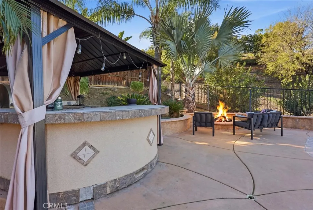 Outdoor Kitchen