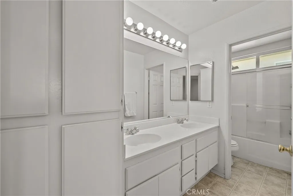 29458 Shannon Court, Canyon Country, California 91387 home-pic-19