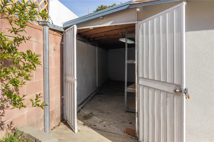 Extra Storage room in the Back yard.