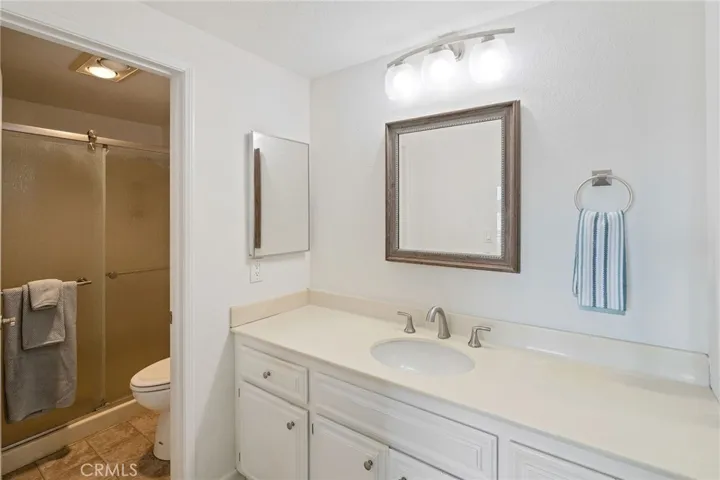 primary bedroom full bathroom