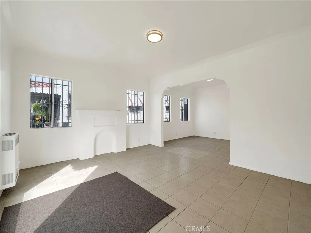 1207 E 76th, Los Angeles, California 90001 home-pic-4