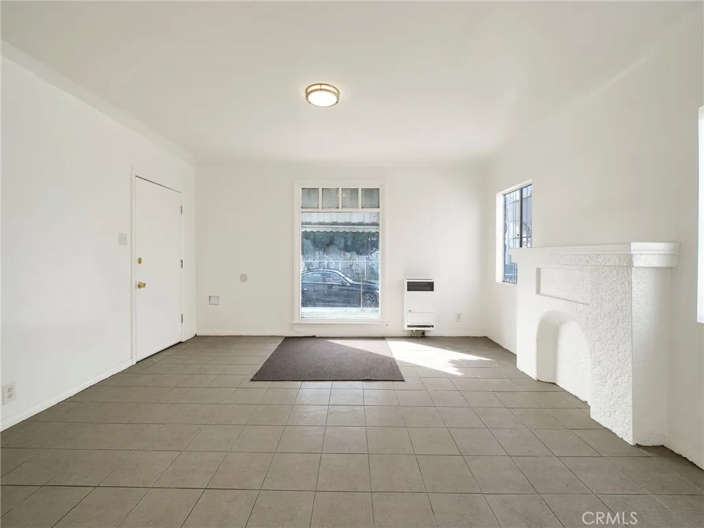1207 E 76th, Los Angeles, California 90001 home-pic-3