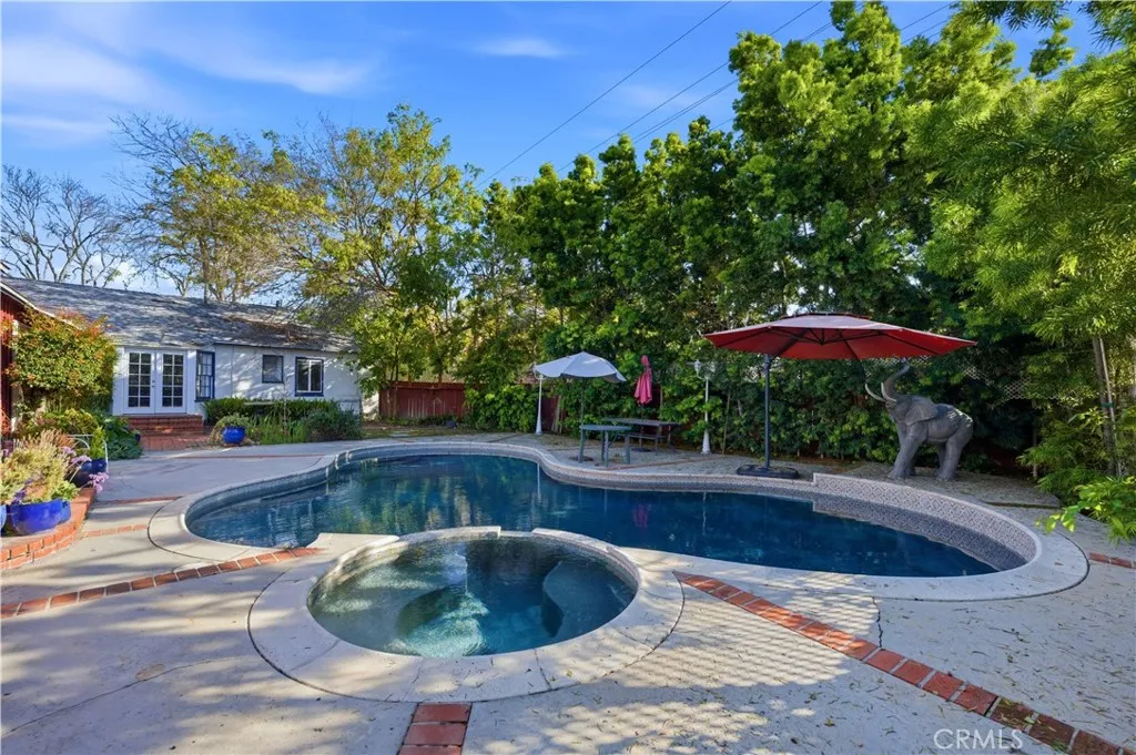 5203 E Abbeyfield Street, Long Beach, California 90815 home-pic-0