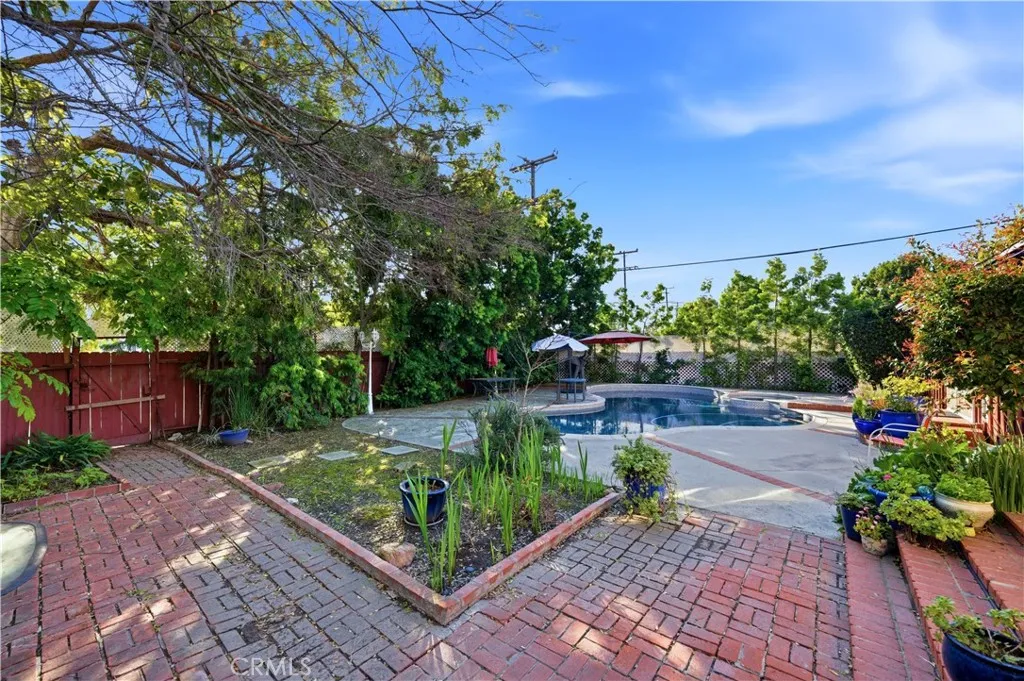 5203 E Abbeyfield Street, Long Beach, California 90815 home-pic-22