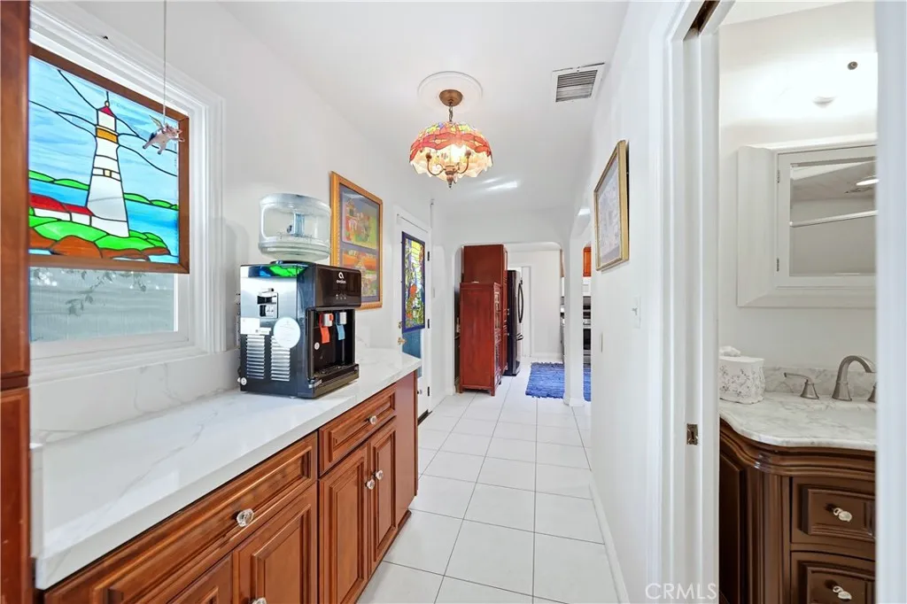 5203 E Abbeyfield Street, Long Beach, California 90815 home-pic-8