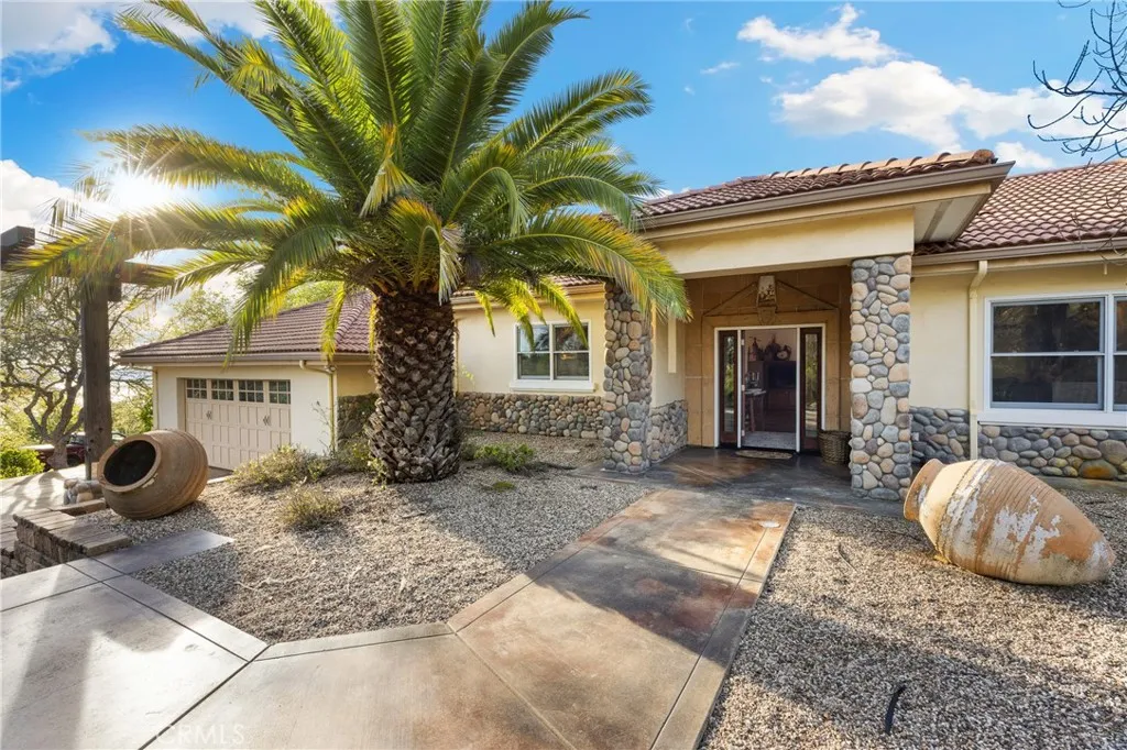 1220 Skylar Lane, Lake Nacimiento, California 93426 home-pic-3