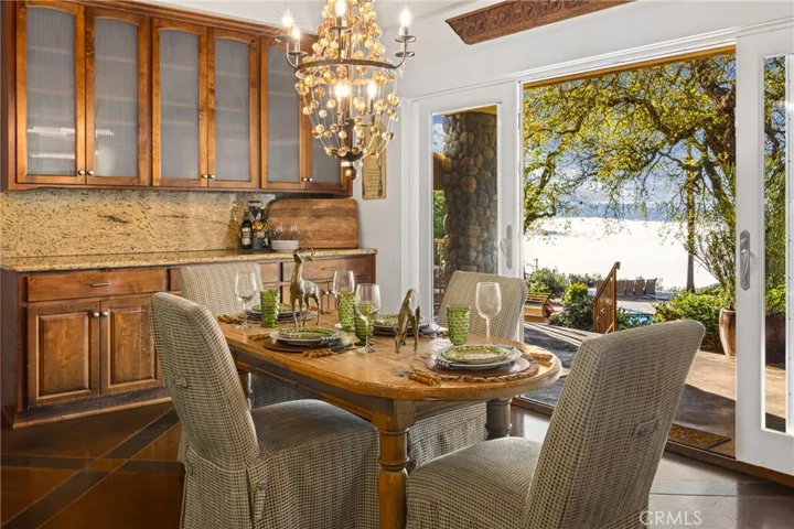 Enjoy your meals with views of the lake