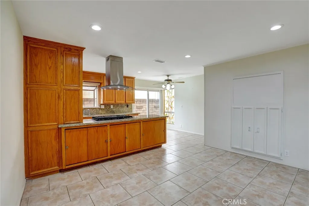 1652 Lance, Tustin, California 92780 home-pic-4