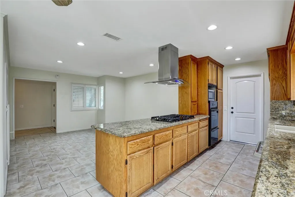 1652 Lance, Tustin, California 92780 home-pic-3