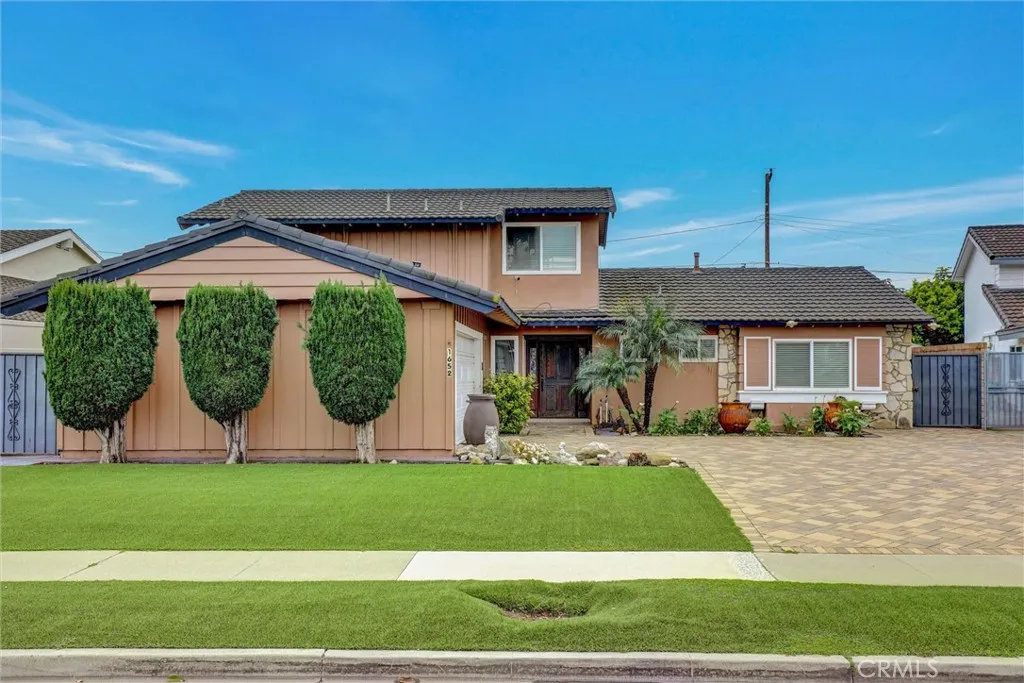 1652 Lance, Tustin, California 92780 home-pic-40