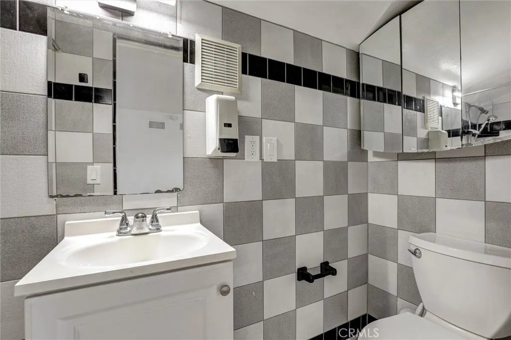 1652 Lance, Tustin, California 92780 home-pic-28