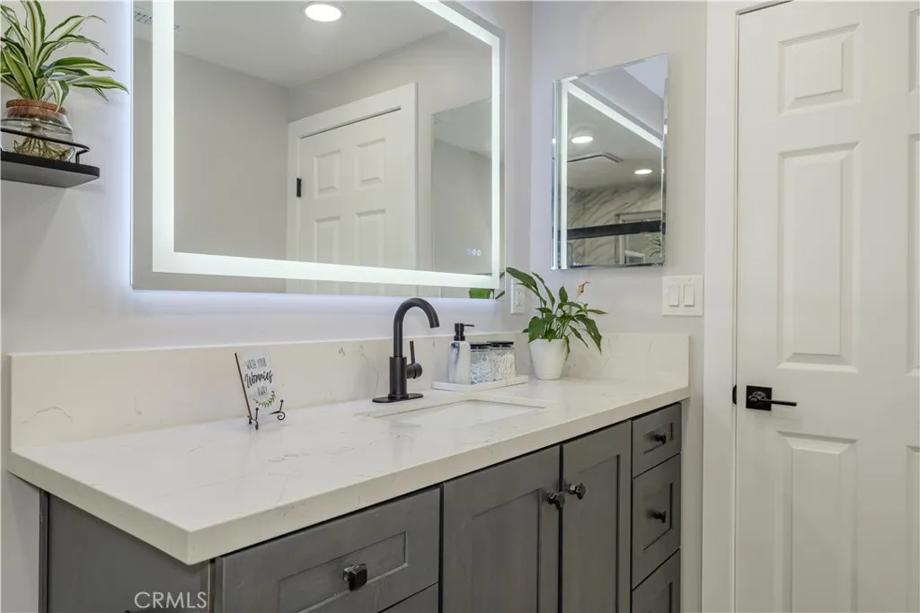 Main House Secondary Bathroom