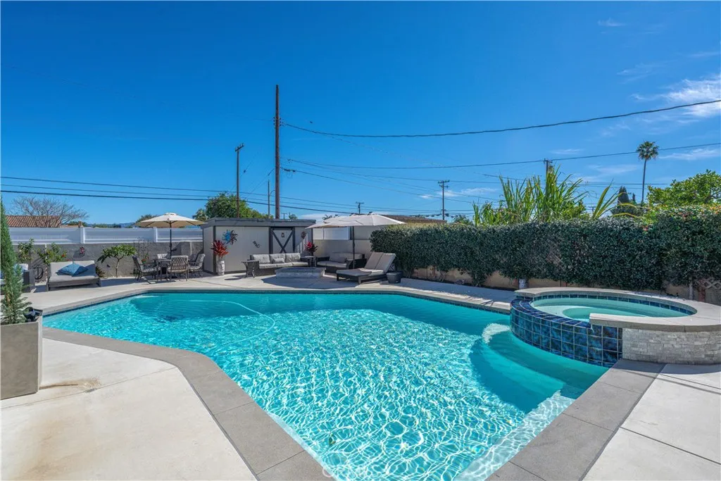 Outdoor Pool & Spa
