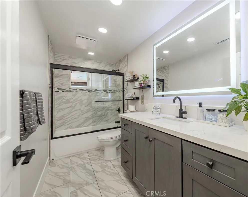 Main House Secondary Bathroom