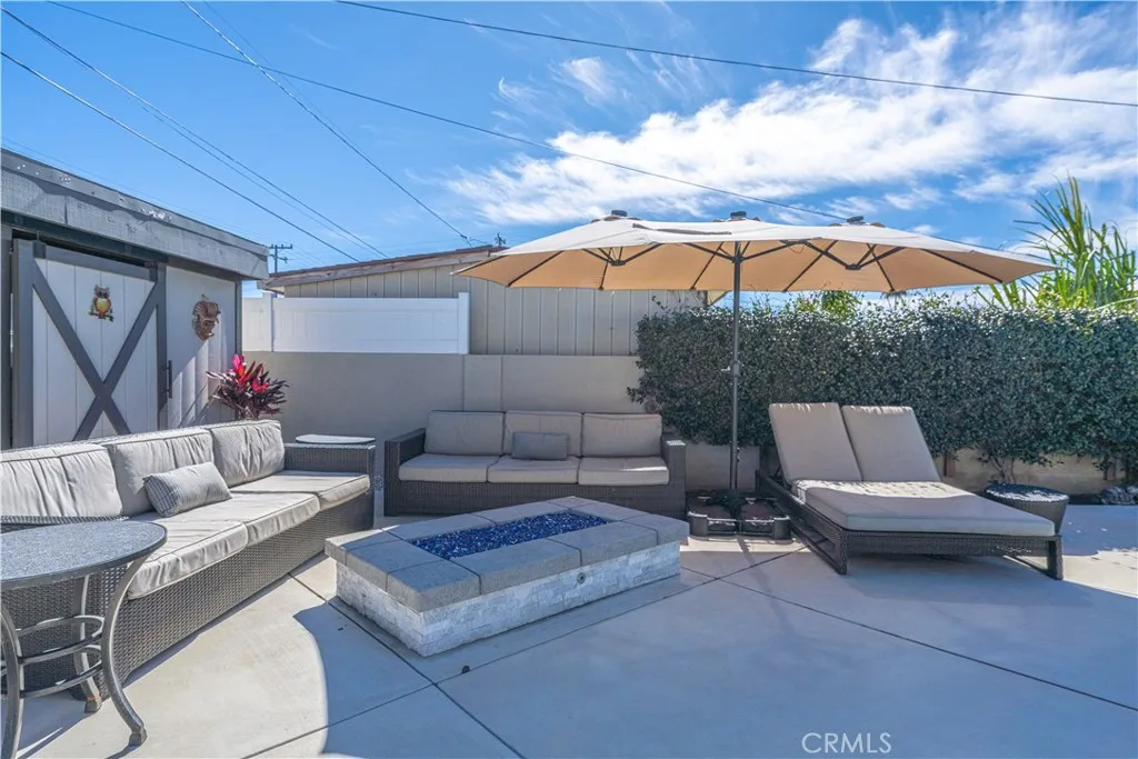 Outdoor Lounging Area with Firepit
