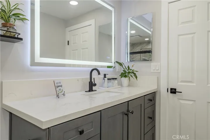 Main House Secondary Bathroom