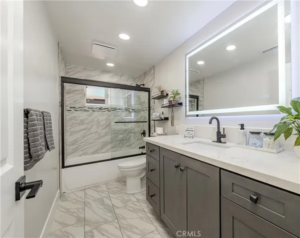 Main House Secondary Bathroom