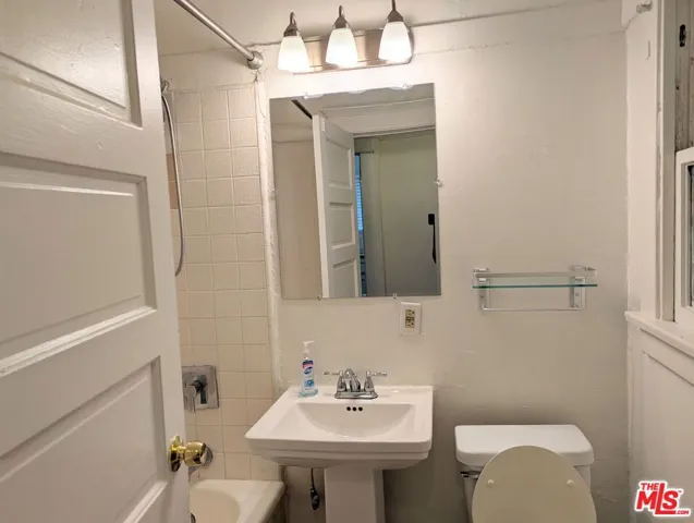 545 W 41st Street, Los Angeles, California 90037