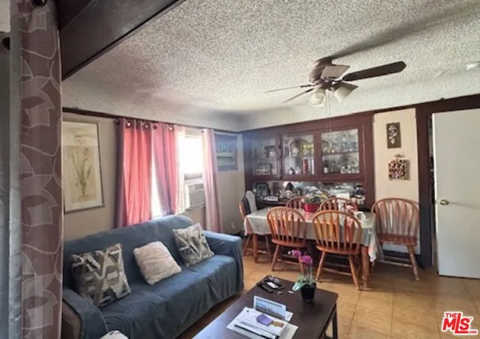 545 W 41st Street, Los Angeles, California 90037