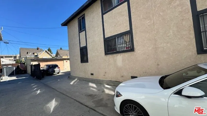 545 W 41st Street, Los Angeles, California 90037