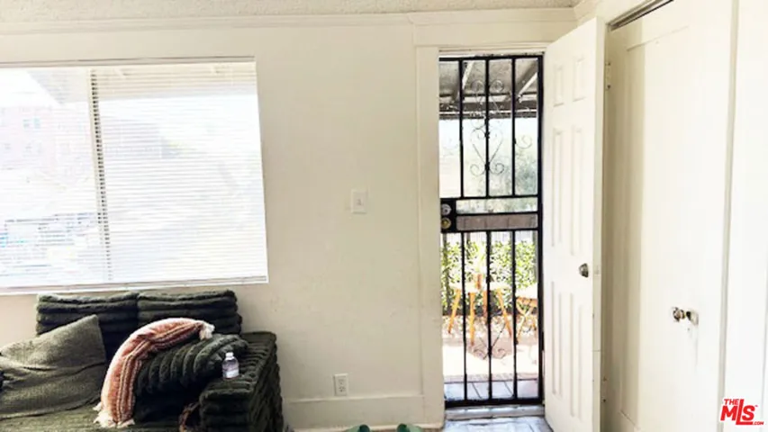 545 W 41st Street, Los Angeles, California 90037