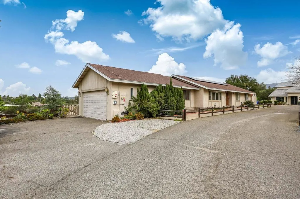221 Colina Ter, Vista, California 92084 home-pic-6