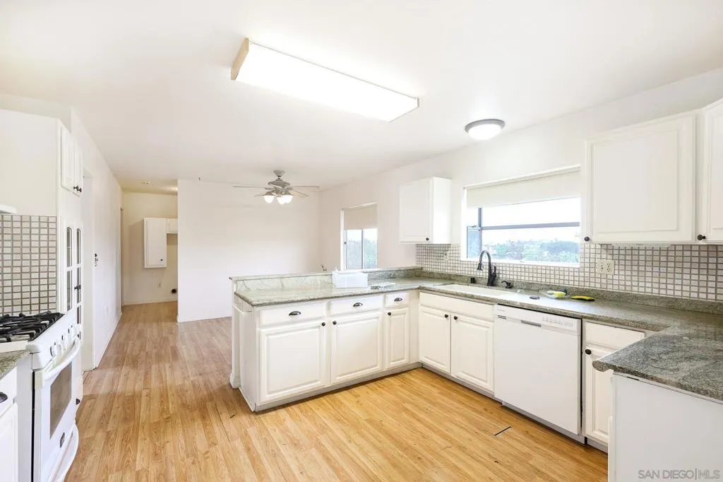 221 Colina Ter, Vista, California 92084 home-pic-14