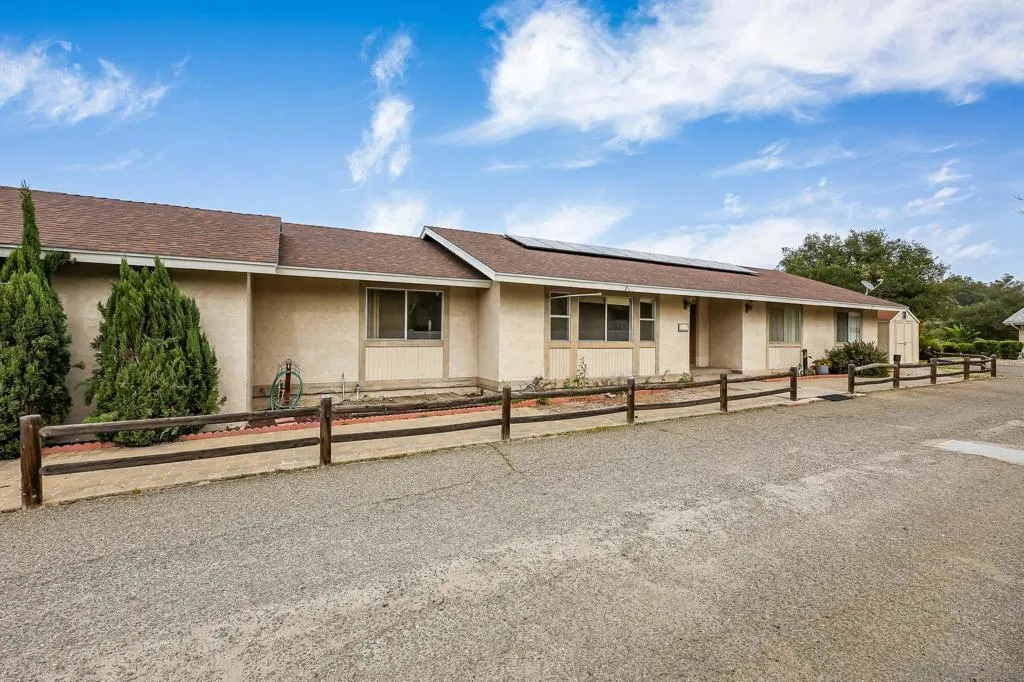 221 Colina Ter, Vista, California 92084 home-pic-50