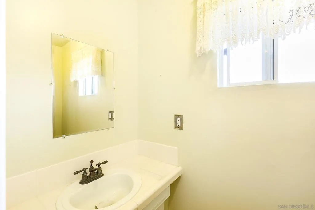 221 Colina Ter, Vista, California 92084 home-pic-22