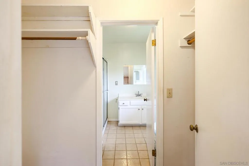 221 Colina Ter, Vista, California 92084 home-pic-38