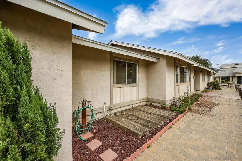 221 Colina Ter, Vista, California 92084 home-pic-7
