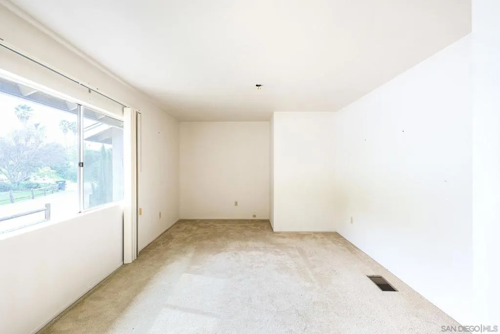 221 Colina Ter, Vista, California 92084 home-pic-25