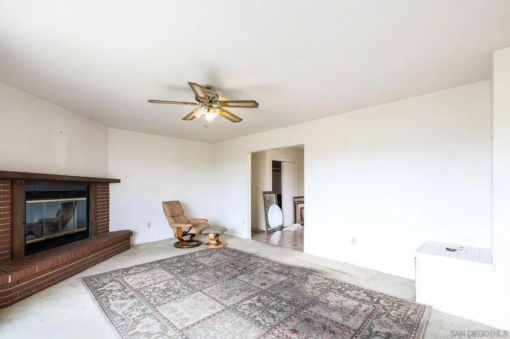 221 Colina Ter, Vista, California 92084 home-pic-12