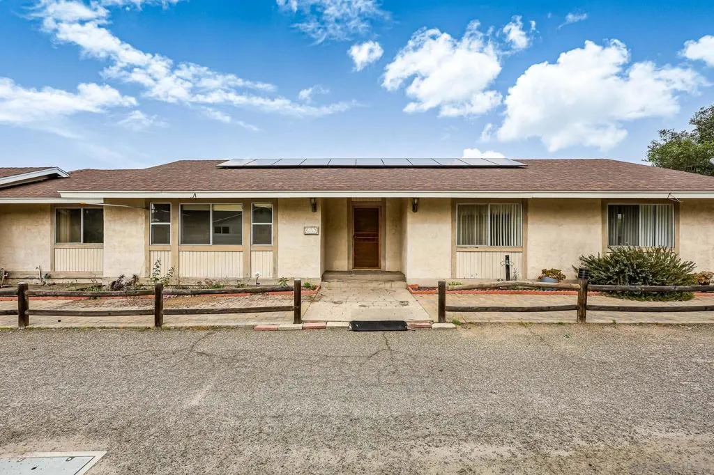 221 Colina Ter, Vista, California 92084 home-pic-2