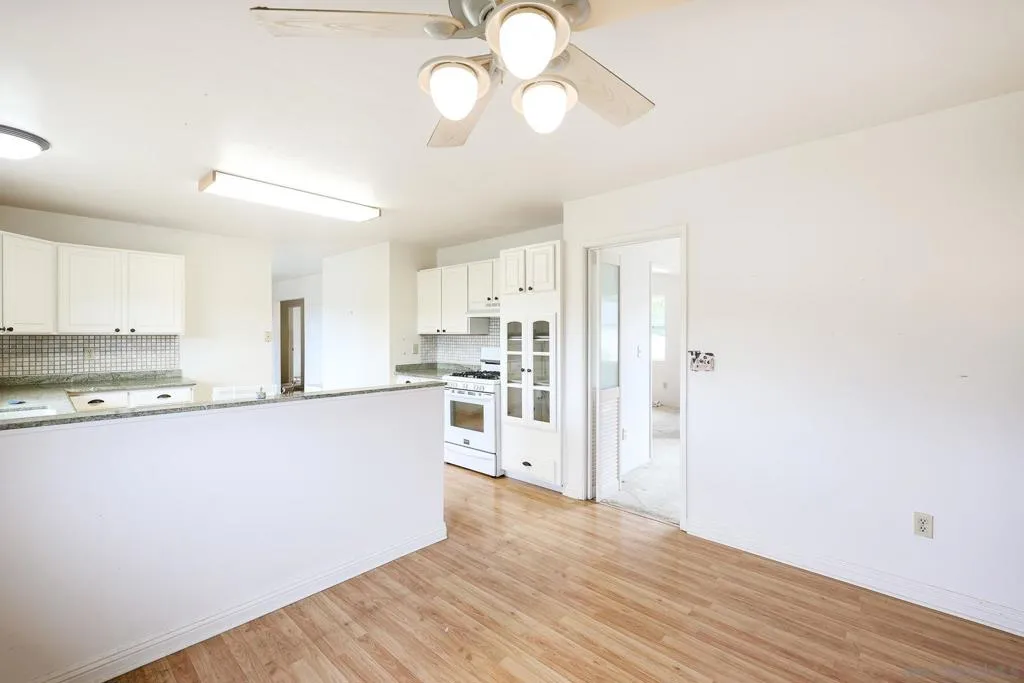 221 Colina Ter, Vista, California 92084 home-pic-17