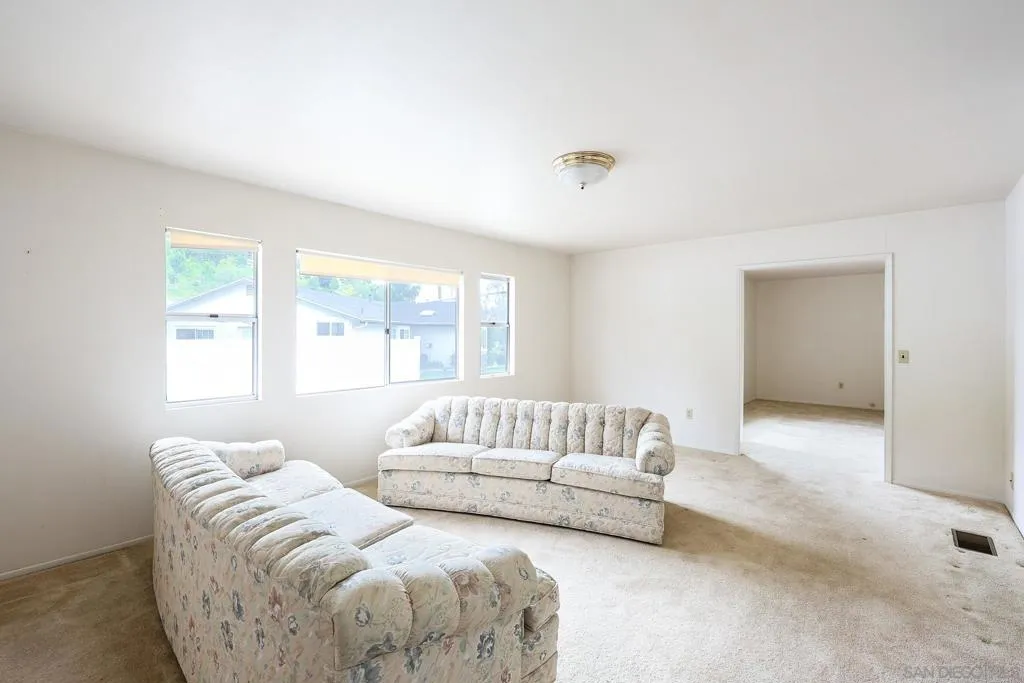221 Colina Ter, Vista, California 92084 home-pic-28