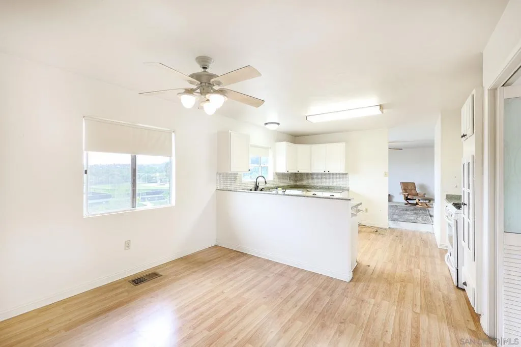221 Colina Ter, Vista, California 92084 home-pic-19