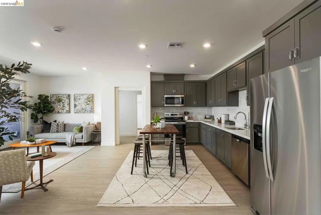 500 500 Somi Ct 313, Hayward, California 94544 home-pic-2