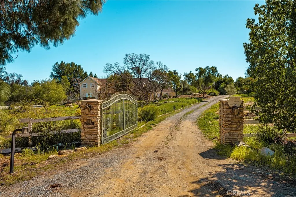 33486 Wild Lilac Rd, Menifee, California 92584 home-pic-2