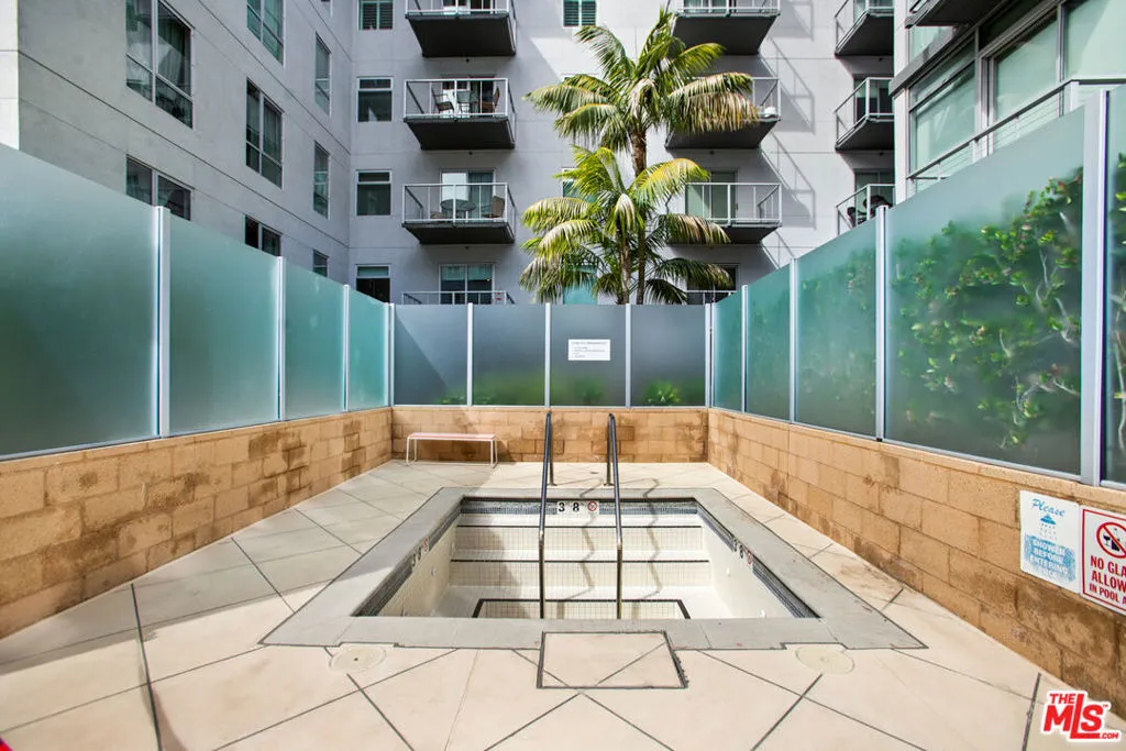 645 W 9th Street 529, Los Angeles, California 90015 home-pic-17