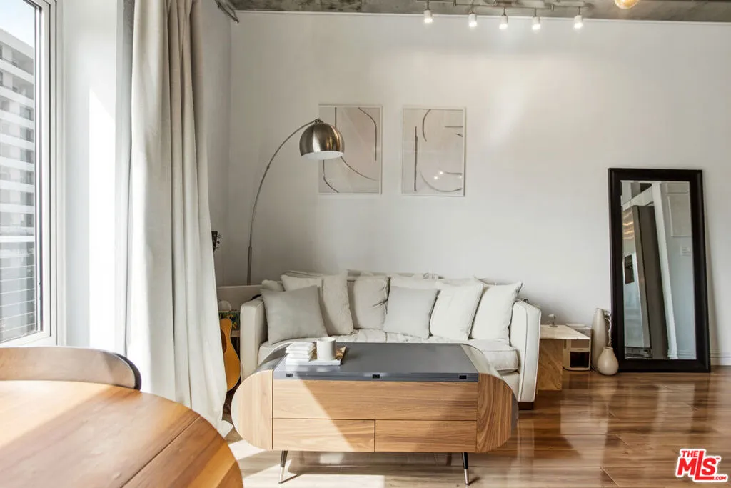 645 W 9th Street 529, Los Angeles, California 90015 home-pic-12