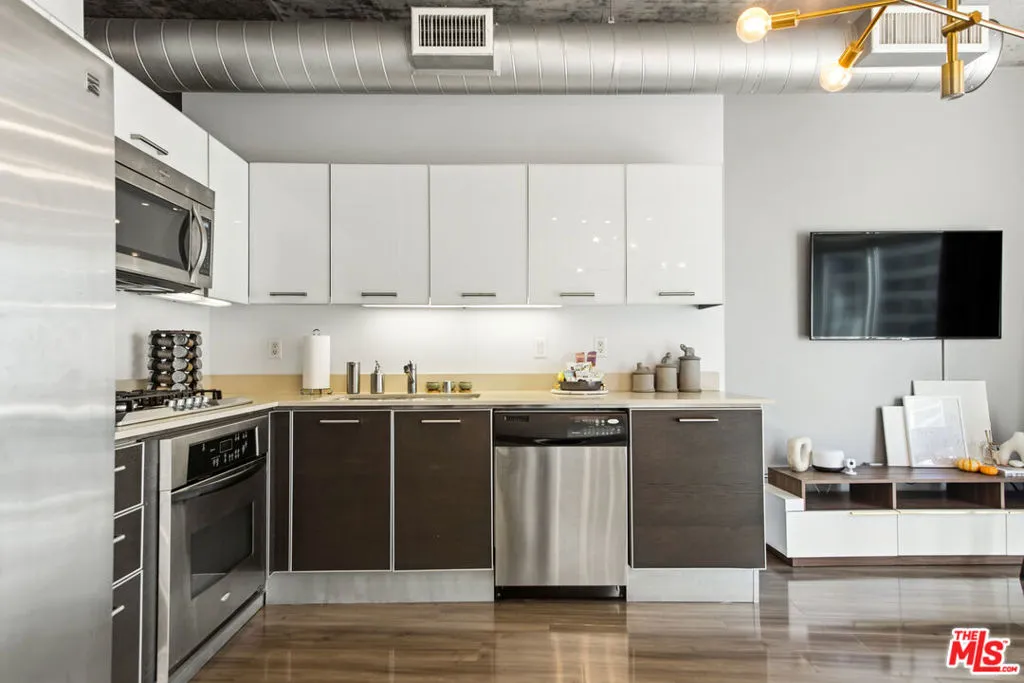 645 W 9th Street 529, Los Angeles, California 90015 home-pic-13