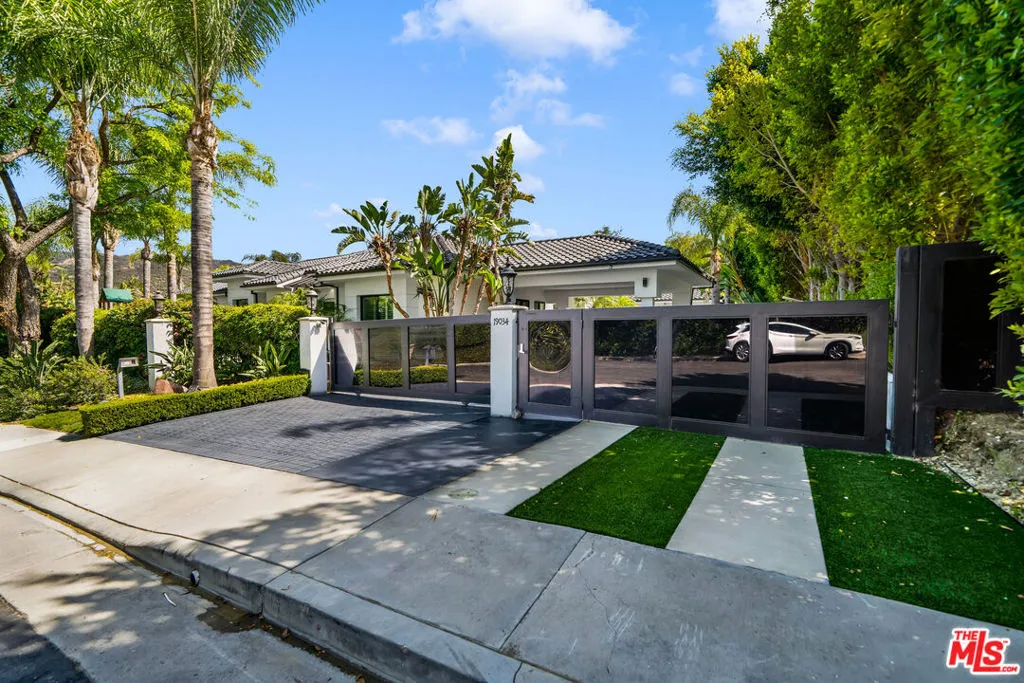 19034 Ashurst Lane, Tarzana, California 91356 home-pic-12
