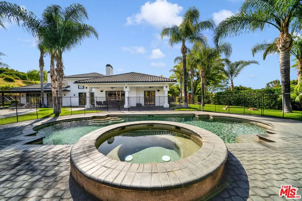 19034 Ashurst Lane, Tarzana, California 91356 home-pic-47