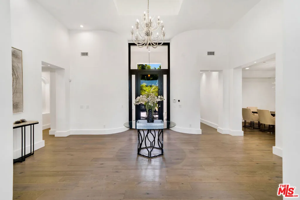 19034 Ashurst Lane, Tarzana, California 91356 home-pic-15