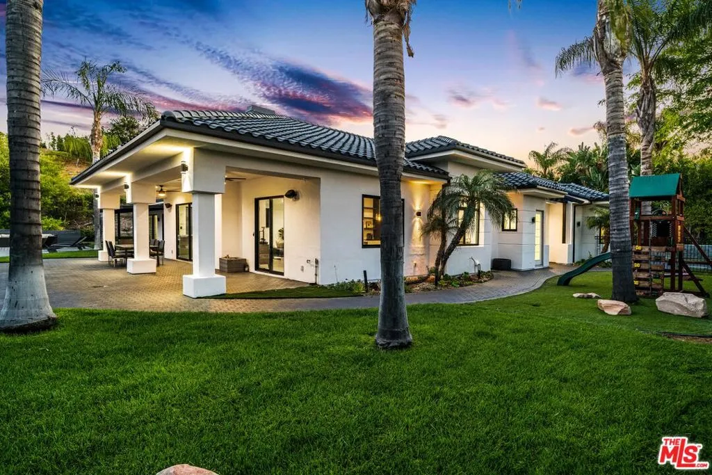 19034 Ashurst Lane, Tarzana, California 91356 home-pic-4