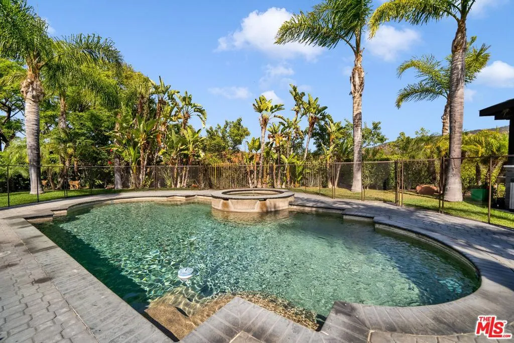 19034 Ashurst Lane, Tarzana, California 91356 home-pic-46