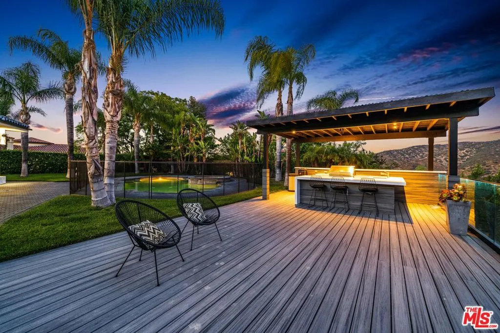 19034 Ashurst Lane, Tarzana, California 91356 home-pic-8